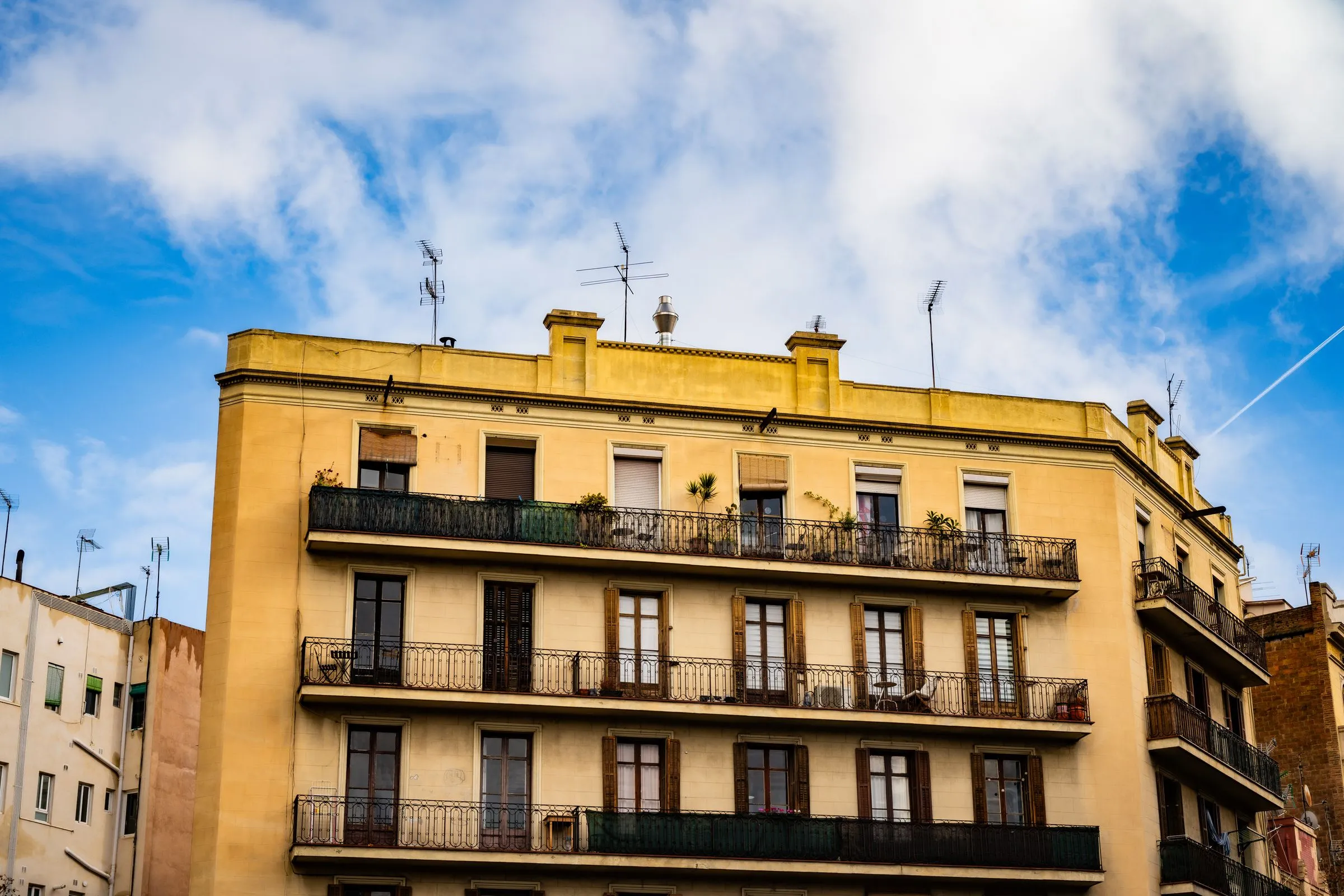 Fachada de un edificio de viviendas en Barcelona